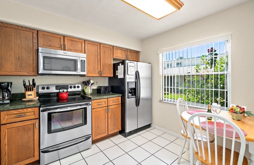 Historic Downtown Melbourne Condo | 98 Nt Sept 1-30 Patio, BBQ Dining Shopping Beach Golf Kayak Parks. All so close