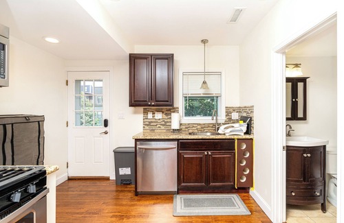 Neponset - Port Norfolk Apartment | 988/2 - 4BR - Boston Cozy Getaway near Geneva Cliffs