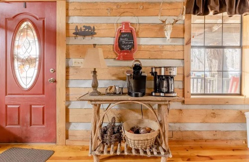 Mentone House | $99 August Mid-Week SALE!Pet+HotTub+New BATH+Cabin-GR8Coffee