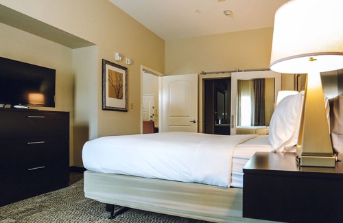 Chinatown Condo | 9901 United Dr