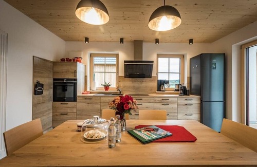 Nittenau Apartment | 99qm-großes Chalet am Regen mit Holzofen für ein gemütliches Wohlfühlambiente