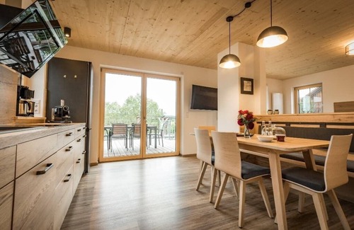 Nittenau Apartment | 99qm-großes Chalet am Regen mit Holzofen für ein gemütliches Wohlfühlambiente