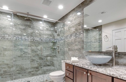 Paradise Villa | 9BD/9BA MEGA VILLA W/ 2 CASITAS: Waterslide Grotto Pool Spa Gym! ⭐️⭐️⭐️⭐️⭐️