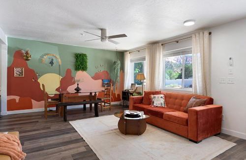 Hildale House | 9BR 6BA Amenity Filled with Pool, Sauna, Ping Pong, Game Room and More