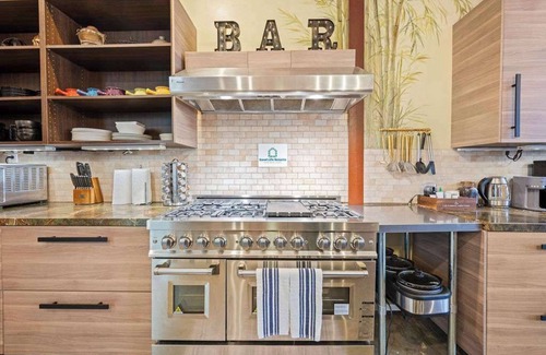 Grant Hill Apartment | 9BR Bamboo Loft * Near Downtown 21 bed 26 capacity