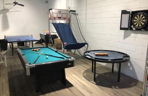 Seabrook Hotel | 9BR-SLEEPS 19. Amazing Deal!