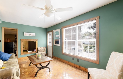 Wilmington Apartment | 9min‣Beach 10min‣Airport Pets Ok Patio Yard