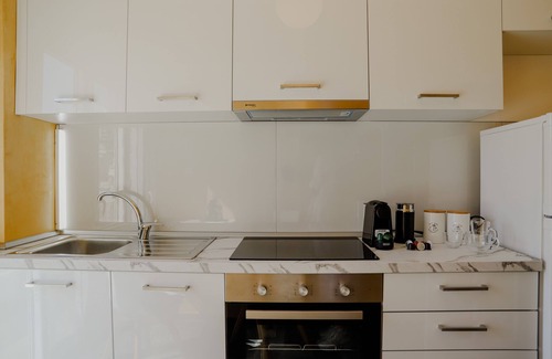 Kavala House | 9th floor deluxe apartment with panoramic view of Kavala and jacuzzi.