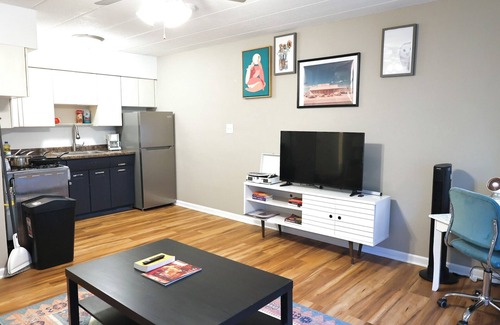 Whittier Apartment | A 1-bedroom long term stay W/Discounted Rental Car in vibrant Minneapolis