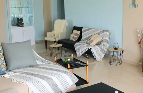 Komo-Mondah Apartment | A 10 Minutes de L'aéroport Appartement Meublé a la Décoration Épurée