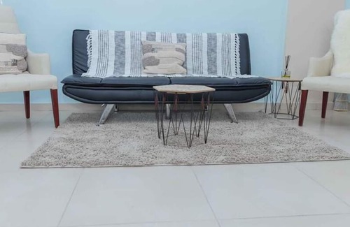 Komo-Mondah Apartment | A 10 Minutes de L'aéroport Appartement Meublé a la Décoration Épurée