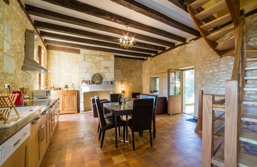 Beynac-et-Cazenac House | A 14th century Stoneroofed house with a panoramic garden in Beynac.