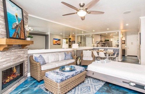 Townsite House | A-15 Ocean Chic Condo | Steps to the Sand | Pool Spa