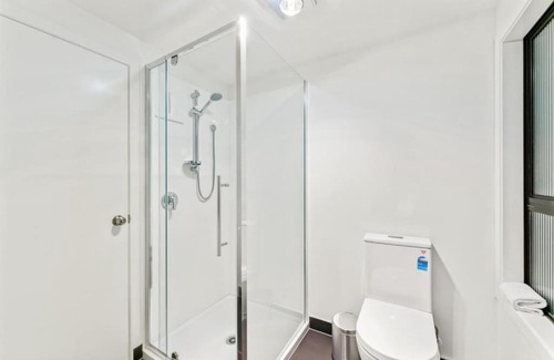 Titirangi Apartment | A 1BR slice of Titirangi Heaven - WiFi - Netflix