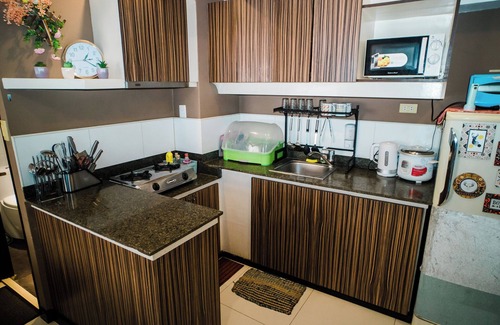 Mactan Export Processing Zone Condo | A 2-bedroom condo w/2 king-sized bed and spacious living room near to Airport.