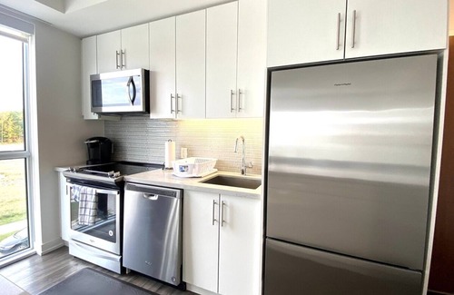 Innisfil Condo | a 2-bedroom condo located at 271 Sea Ray Avenue.
