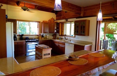 Honaunau-Napoopoo House | A 2-Minute Walk to K Bay & the Beach! Free Coffee-Mango Farm Tour for Guests!