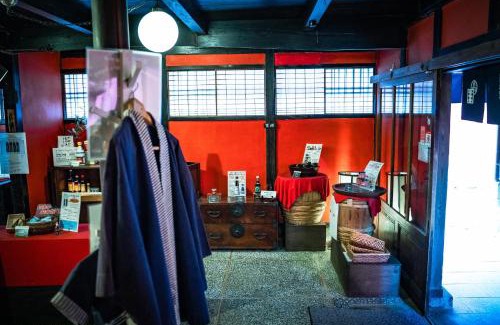 Higashikagawa House | A 270-year-old soy sauce maker and a 100-year-old house collaborate to create Kamebishi-tei