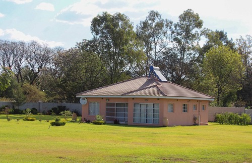 Bulawayo House | A 3 bed sanctuary for peace and relaxation.​
