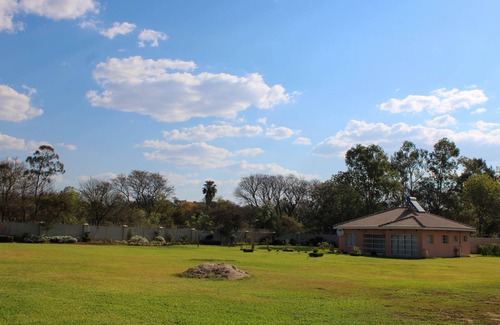 Bulawayo House | A 3 bed sanctuary for peace and relaxation.​