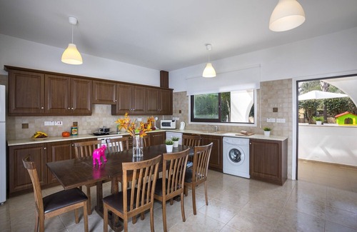 Cape Greko Villa | A 3 bedroom detached property located within minutes walk Konnos beach.