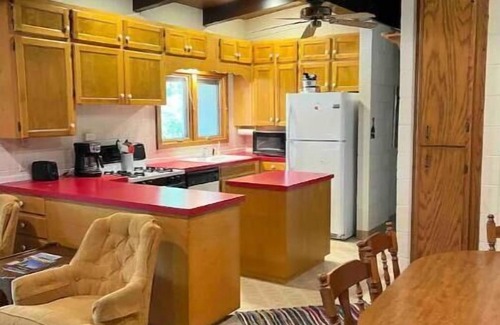 Ellsworth County House | A 3-bedroom lake house with lake views