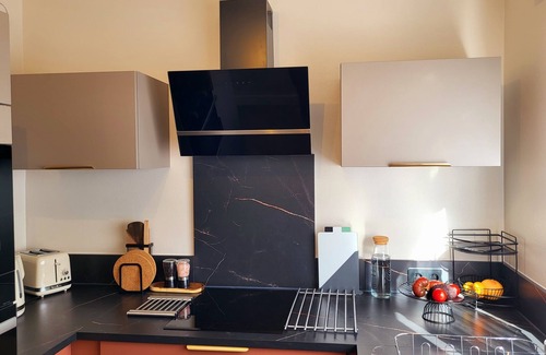Cœur de Ville Apartment | A 350 m des Thermes, Appartement Refait à Neuf au Calme. Idéal Curistes