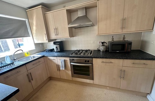 Runcorn House | A 3bed house, about 25mins drive to Cheshire Oaks, UK's largest Designer Outlet