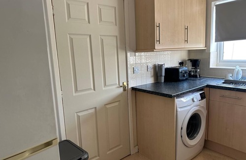 Runcorn House | A 3bed house, about 25mins drive to Cheshire Oaks, UK's largest Designer Outlet
