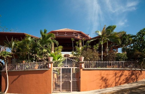Tamarindo House | A 5 bedroom classic Tamarindo Beach House . Close to everything yet very private
