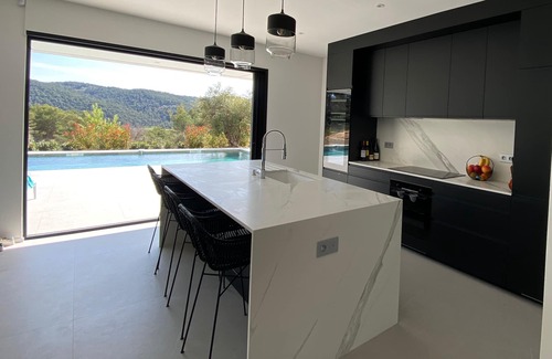 Le Tholonet House | A 5-bedroom modern villa with a 16m-long heated pool in a 2,5 acres land