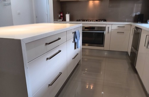 Jacka House | A 5-bedroom spacious family friend house is near to all amenities.