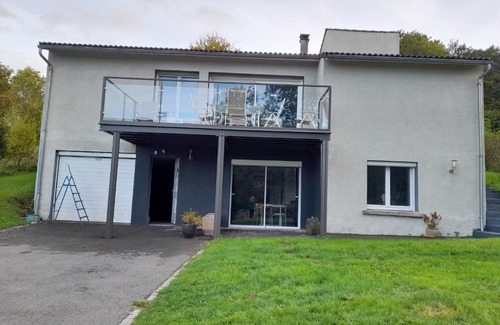 Laschamps Apartment | A 5 mns du Puy de Dôme avec Vue imprenable Studio rez de jardin 24m2 neuf à Laschamps