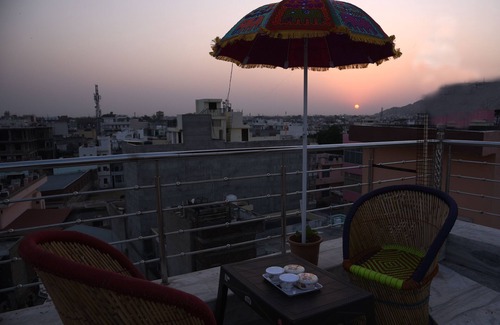 Amer Fort Road House | A apartment for families traveling jaipur.