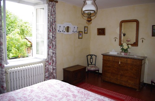 Saint-Etienne-des-Oullieres Other | A Beaujolais winemaker's house + vineyard, a/c, exclusive use of heated pool