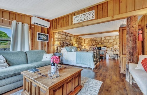 Fredericksburg Bed & Breakfast | A Barn at the Quarry