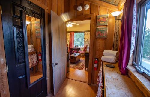 Fredericksburg Bed & Breakfast | A Barn At The Quarry