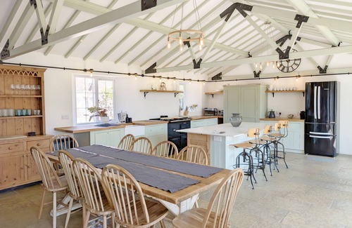 Westbourne Cottage | A barn conversion that sleeps 12 guests in 6 bedrooms