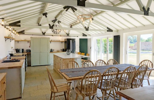 Westbourne Cottage | A barn conversion that sleeps 12 guests in 6 bedrooms