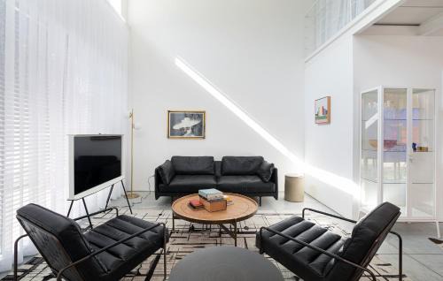 Neve Tzedek Apartment | A Bauhaus Gem - Prime Location