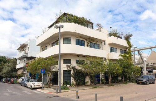 Neve Tzedek Apartment | A Bauhaus Gem - Prime Location