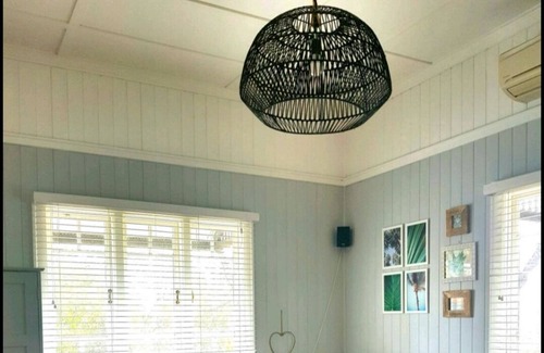 Nudgee Beach House | A beach cottage close to airport
