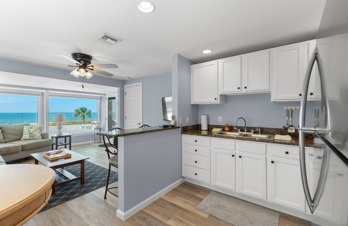 Nokomis Hotel | A Beach Retreat