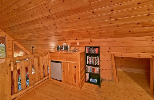 Caton Cabin | A Bear's Eye View: Your Elevated Smoky Mountain Escape!