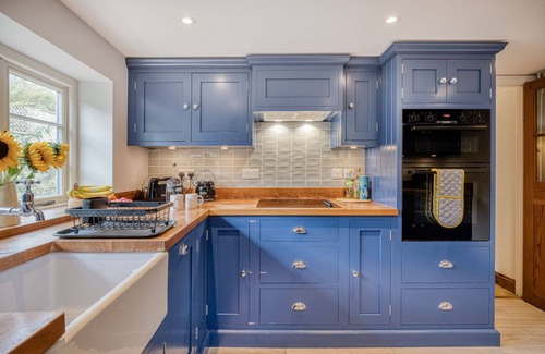 Shipton under Wychwood Cottage | A beautiful characterful Cotswold Cottage - Post Office Cottage