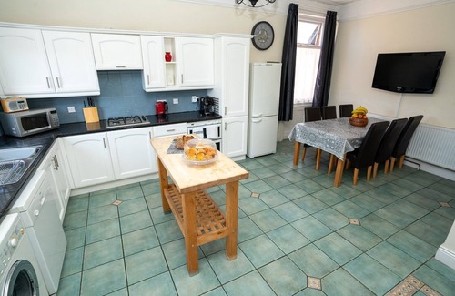 Tynemouth Apartment | A beautiful coastal holiday home, ideally situated in the heart of Tynemouth Village.