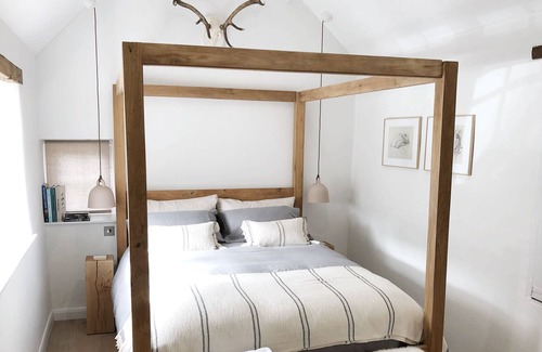 Weston-on-the-Green House | A Beautifully Renovated 5-bedroom Cotswold Stone House With a Large Garden