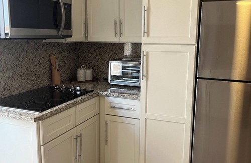 Survey Creek Apartment | A beautiful 1-bed/1 bath with AC and WiFi in a nice neighbor in Coconut Creek.