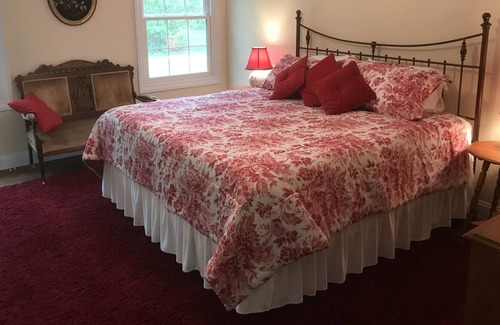 Flushing Township Cottage | A beautiful 1400 sq. ft. Cottage in the Woods, just 5 minutes from Flushing.