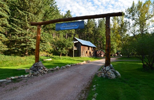 Keystone Cabin | A beautiful 2 bedroom cottage-style cabin minutes from Rushmore